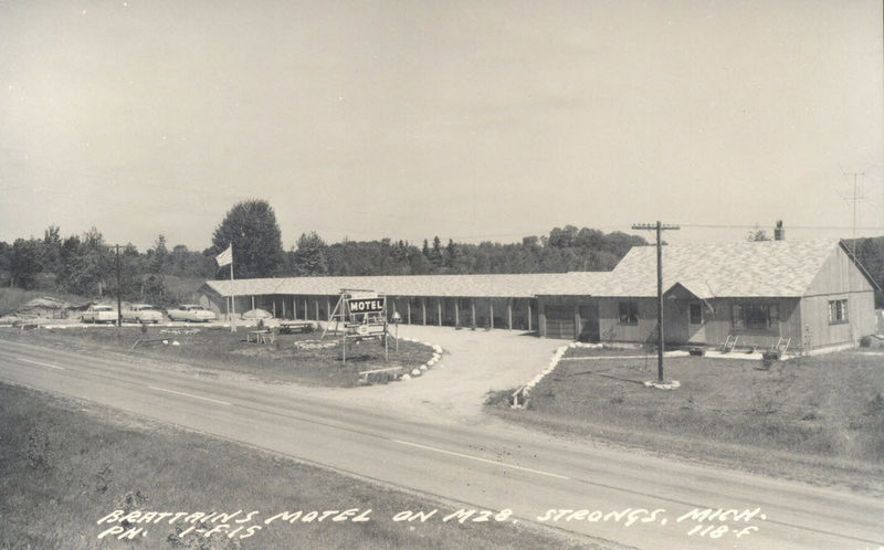 Brattains Motel on M-28 - Old Postcard